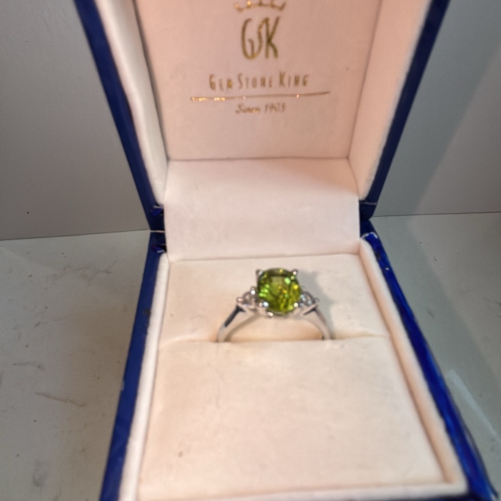 Gem Stone King 10k White Gold & Peridot Ring